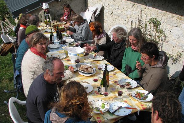 Repas de fête à l'alpage - &copy; septembre 2009 - K. Adamova