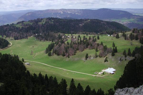 La ferme de la Sagne et le Mont-d'Or - &copy; avril 2003 - P.M. Aubertel