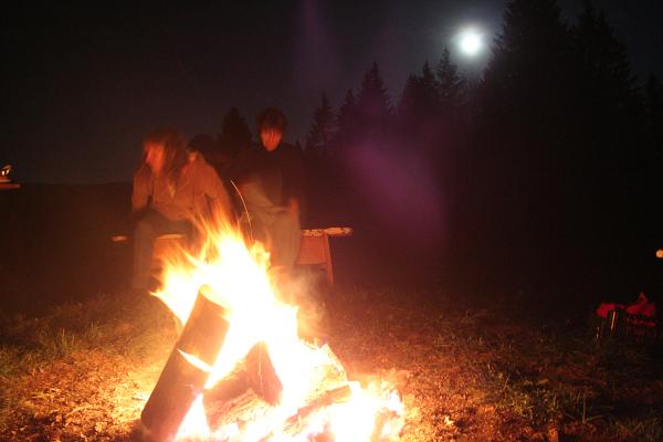Pleine lune autour du feu - &copy; avril 2010 - P.M. Aubertel
